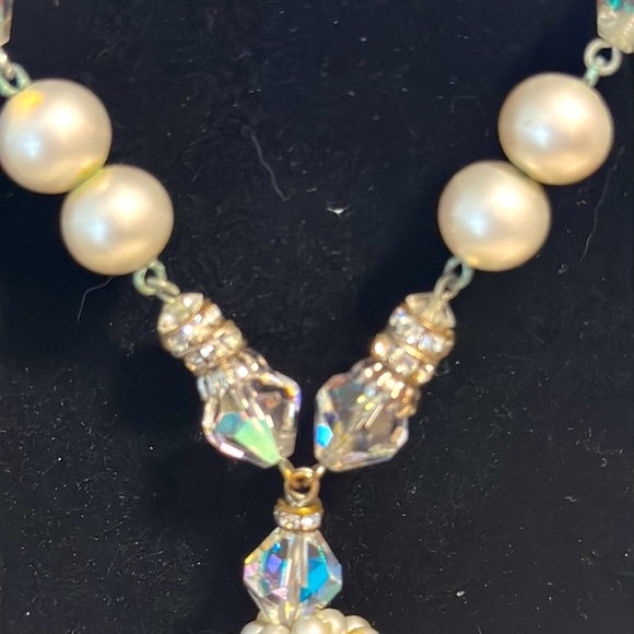 Vintage metal link chain faux pearl, crystal, rhinestone necklace (480) - Picture 8 of 10
